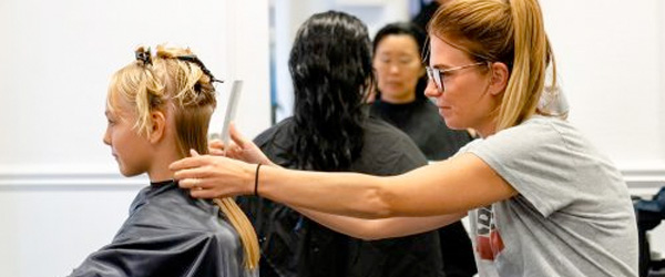 Här hittar du all information om vår frisörutbildning!